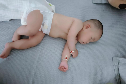 三门峡宝宝胳膊上起红疙瘩